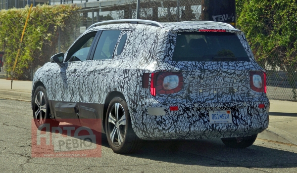 Новый Mercedes-Benz GLB вышел на испытания