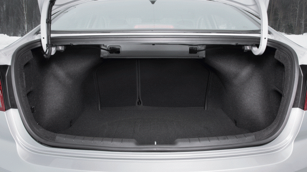 Заглядываем под новую маску знакомого седана Hyundai Elantra