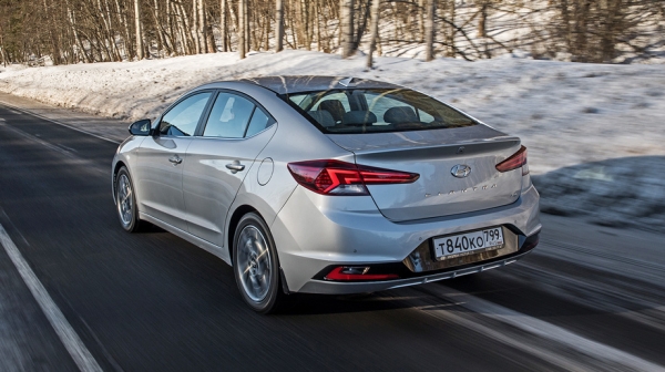 Заглядываем под новую маску знакомого седана Hyundai Elantra