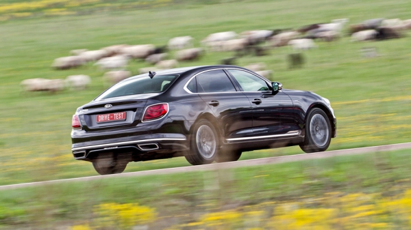 Пересаживаемся из&nbsp;дорогого седана Genesis&nbsp;G80 в&nbsp;Kia К900