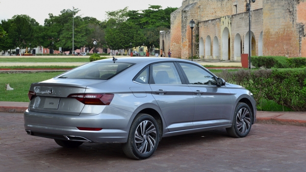 Уличаем седан Volkswagen Jetta в&nbsp;излишней консервативности