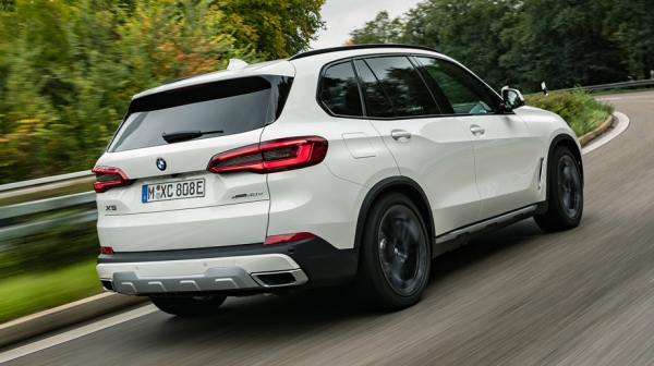 Заправляем электричеством гибрид BMW X5 xDrive45e Заправляем электричеством гибрид BMW X5 xDrive45e