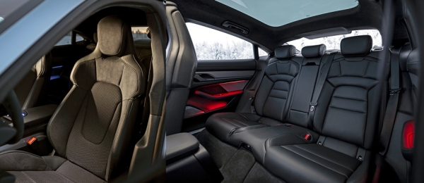 Ведём в&nbsp;заносе электрический седан Porsche Taycan&nbsp;4S