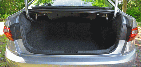 Уличаем седан Volkswagen Jetta в&nbsp;излишней консервативности