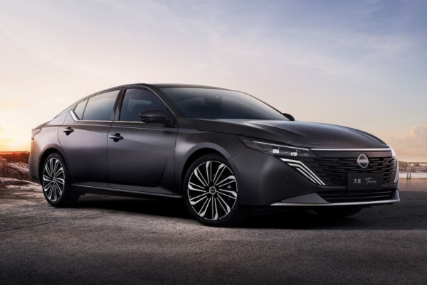 Новый седан Nissan Teana: официальные фотографии