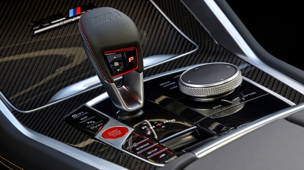 С удовольствием вибрируем в&nbsp;кроссоверах BMW X5 M и&nbsp;X6 M