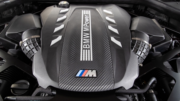 С удовольствием вибрируем в&nbsp;кроссоверах BMW X5 M и&nbsp;X6 M