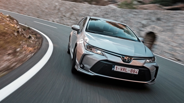 Отмечаем умеренность прогресса в седане Toyota Corolla Отмечаем умеренность прогресса в седане Toyota Corolla
