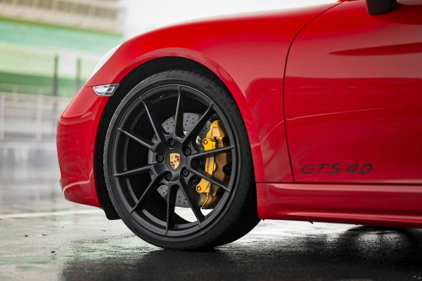 Возвращаем недостающие цилиндры Porsche&nbsp;718 GTS 4.0