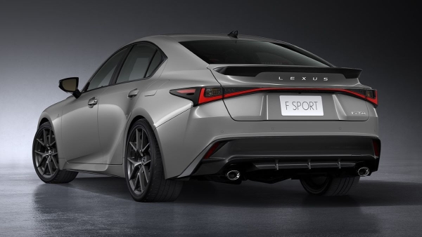 Седан Lexus IS: рестайлинг вместо прощания