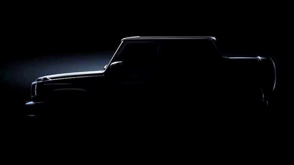 Mercedes-Benz дразнит: салон нового GLC и открытый G-класс