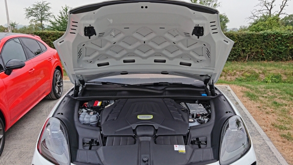 Комплектуем гамму Porsche Cayenne версией Turbo S E-Hybrid