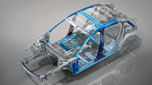 Подпрыгиваем на неровностях за рулём хэтчбека Mazda 3 Подпрыгиваем на неровностях за рулём хэтчбека Mazda 3