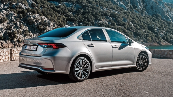 Отмечаем умеренность прогресса в седане Toyota Corolla Отмечаем умеренность прогресса в седане Toyota Corolla