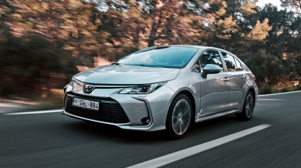 Отмечаем умеренность прогресса в седане Toyota Corolla Отмечаем умеренность прогресса в седане Toyota Corolla