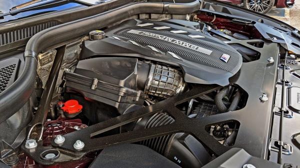 С удовольствием вибрируем в&nbsp;кроссоверах BMW X5 M и&nbsp;X6 M