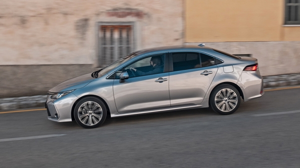 Отмечаем умеренность прогресса в седане Toyota Corolla Отмечаем умеренность прогресса в седане Toyota Corolla