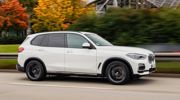 Заправляем электричеством гибрид BMW X5 xDrive45e Заправляем электричеством гибрид BMW X5 xDrive45e