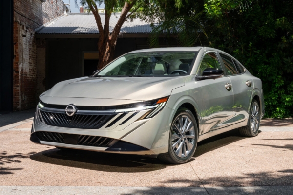 Седан Nissan Sentra перешел в девятое поколение Седан Nissan Sentra перешел в девятое поколение