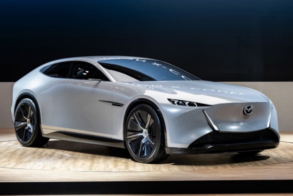 Mazda представила два концепта и новый логотип Mazda представила два концепта и новый логотип