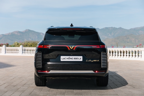 Компания VinFast показала бронированный кроссовер Lac Hong 900 LX