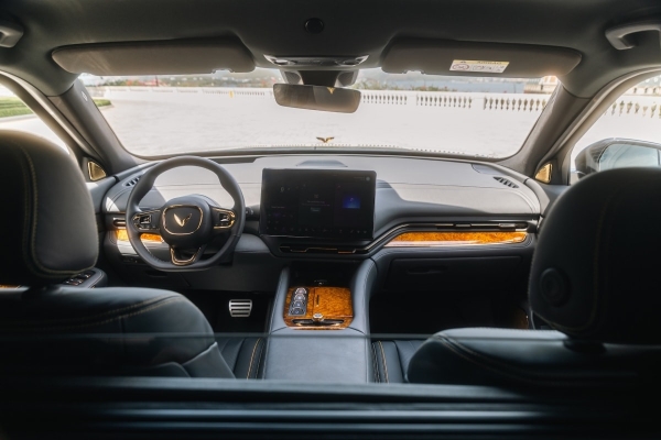  Компания VinFast показала бронированный кроссовер Lac Hong 900 LX