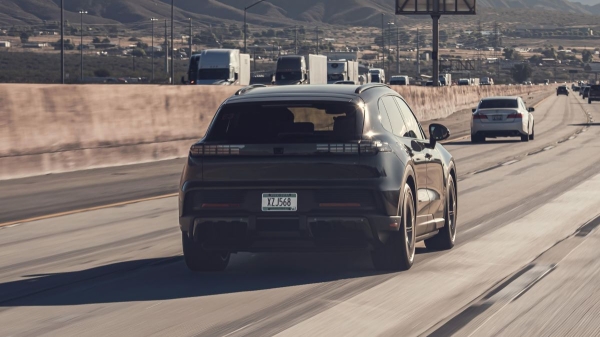 Porsche Cayenne Electric: новые фото и подробности о батарее