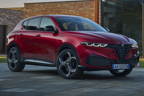 Кроссовер Alfa Romeo Tonale обновлен снаружи и внутри Кроссовер Alfa Romeo Tonale обновлен снаружи и внутри