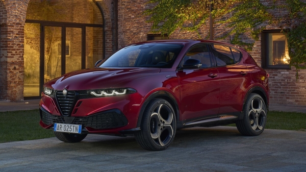 Кроссовер Alfa Romeo Tonale обновлен снаружи и внутри Кроссовер Alfa Romeo Tonale обновлен снаружи и внутри