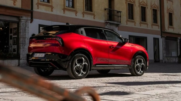 Паркетник Alfa Romeo Junior Sport Speciale обрел спортивный антураж Паркетник Alfa Romeo Junior Sport Speciale обрел спортивный антураж