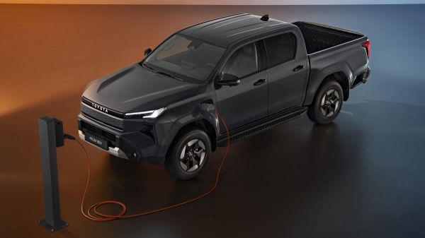 Новый пикап Toyota Hilux: рабочая лошадка на батарейках