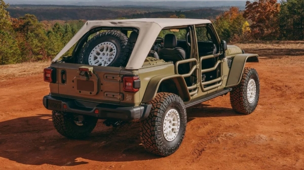 Новые спецверсии Jeep Wrangler: двигатели V8 со скидкой Новые спецверсии Jeep Wrangler: двигатели V8 со скидкой