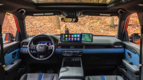 Показаны внедорожная Honda Passport HRC и раллийный Civic Type R