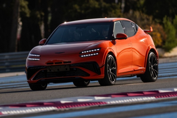 Драйверский кроссовер Genesis GV60 Magma: серийная версия Драйверский кроссовер Genesis GV60 Magma: серийная версия