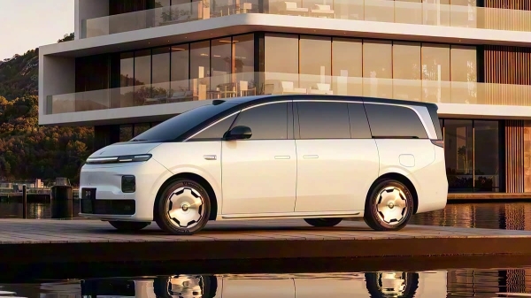 Минивэн Leapmotor D99 стал подарком на юбилей фирмы