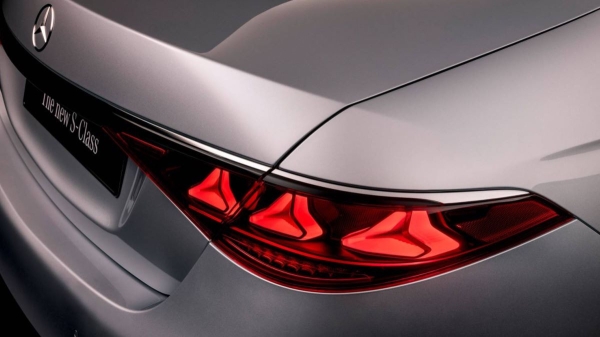 Обновленный Mercedes-Benz S-класса: еще больше технологий и звезд