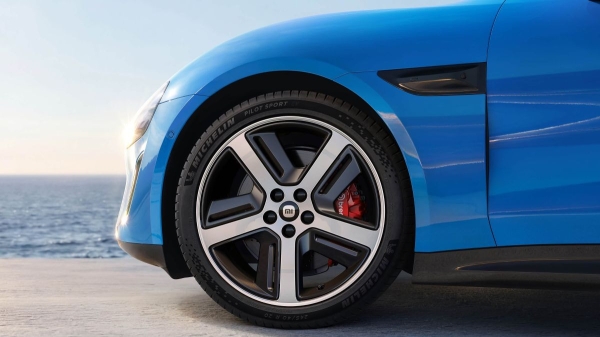 Седан Xiaomi SU7: обновление и новый мировой рекорд Седан Xiaomi SU7: обновление и новый мировой рекорд