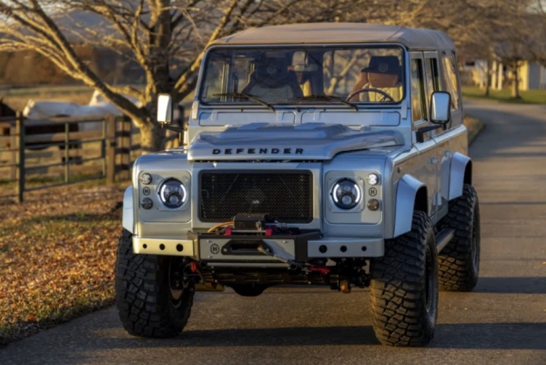 Доработанный Land Rover Defender обрел имя Arvon и негуманный ценник 