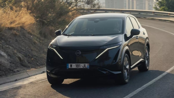 Кроссовер Nissan Ariya превратился в солнцемобиль