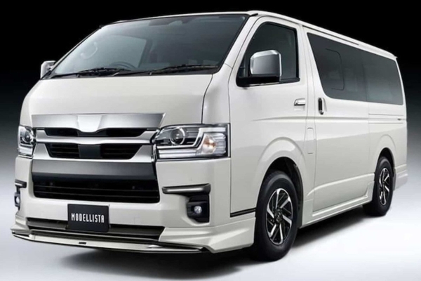 В Японии представлена в очередной раз обновленная Toyota Hiace