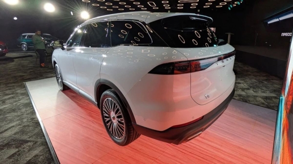 Компания Tenet рассекретила флагманский кроссовер T9