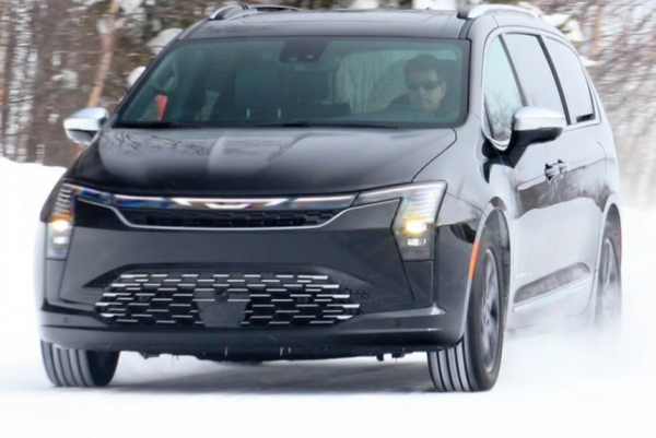 Показана внешность обновленного минивэна Chrysler Pacifica