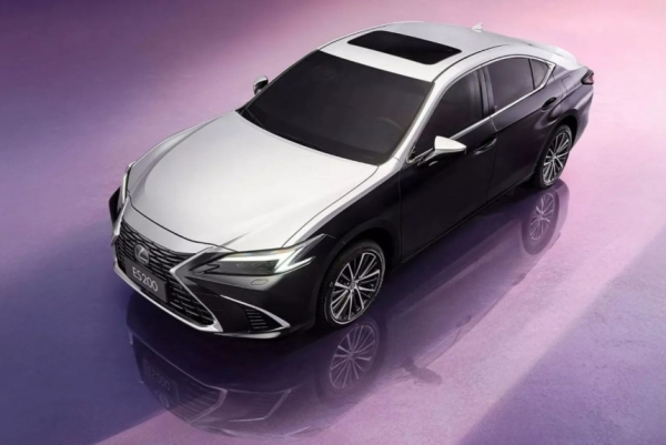 Lexus ES Moon Shadow принарядился на прощание