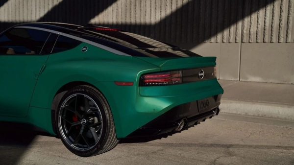 Nissan Z Nismo обрел механическую коробку передач Nissan Z Nismo обрел механическую коробку передач