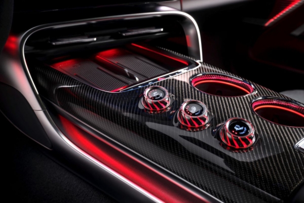 Лифтбек Mercedes-AMG GT предъявил серийный салон