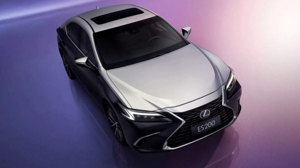 Lexus ES Moon Shadow принарядился на прощание