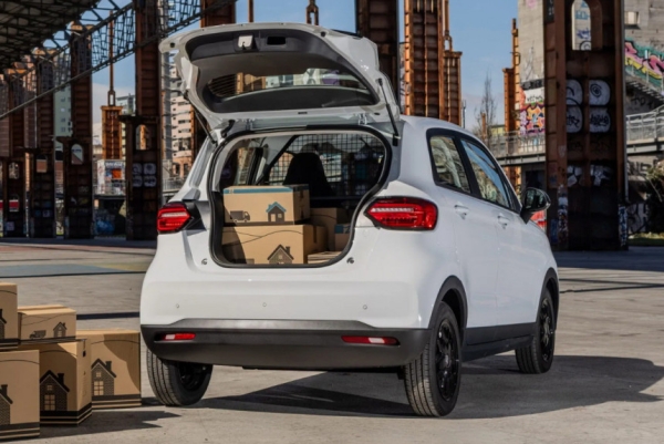 Небольшой электромобиль Leapmotor T03 превратился в фургон