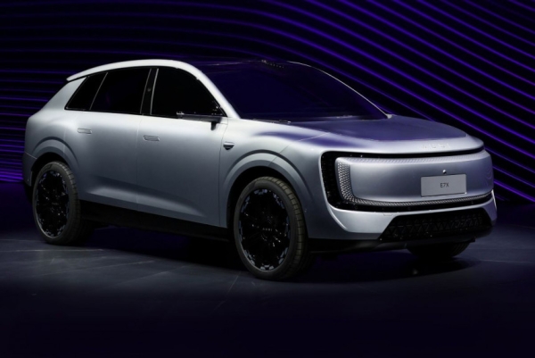 В Пекине состоялась премьера кроссовера AUDI E7X