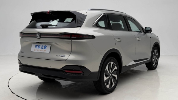 Кроссовер Changan CS75 Plus стал гибридом в Китае