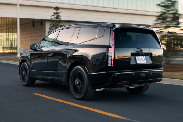 Топовый Hyundai Ioniq 9 Calligraphy обзавелся &laquo;черной&raquo; спецверсией